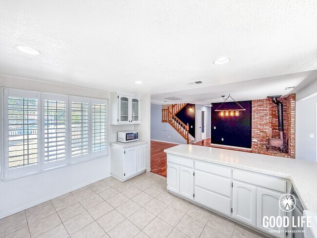 Foto del edificio - Charming 3BD/3BA Home in Ramona with Large Backyard, 2-Car Garage & In-Unit Laundry