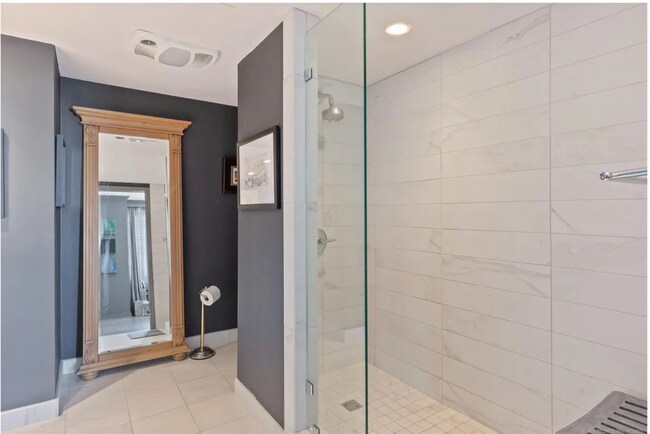 Foto del edificio - Downtown Tulsa High-Rise Living with Incredible Views and Utilities Included!