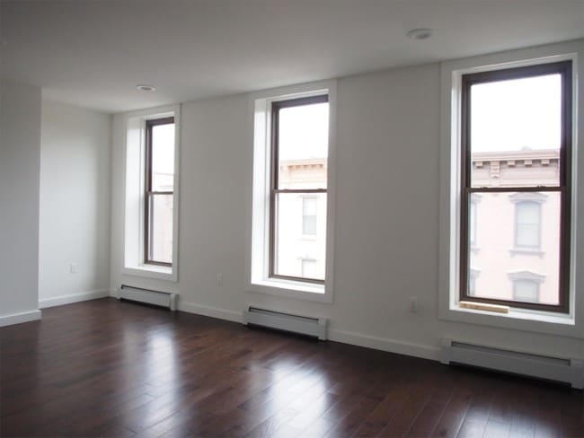 Building Photo - 506 Grand St