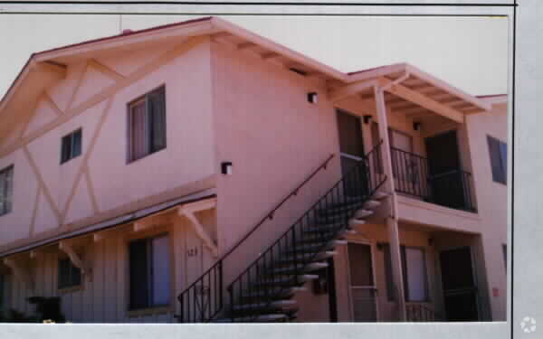 Building Photo - 523 Troy Dr