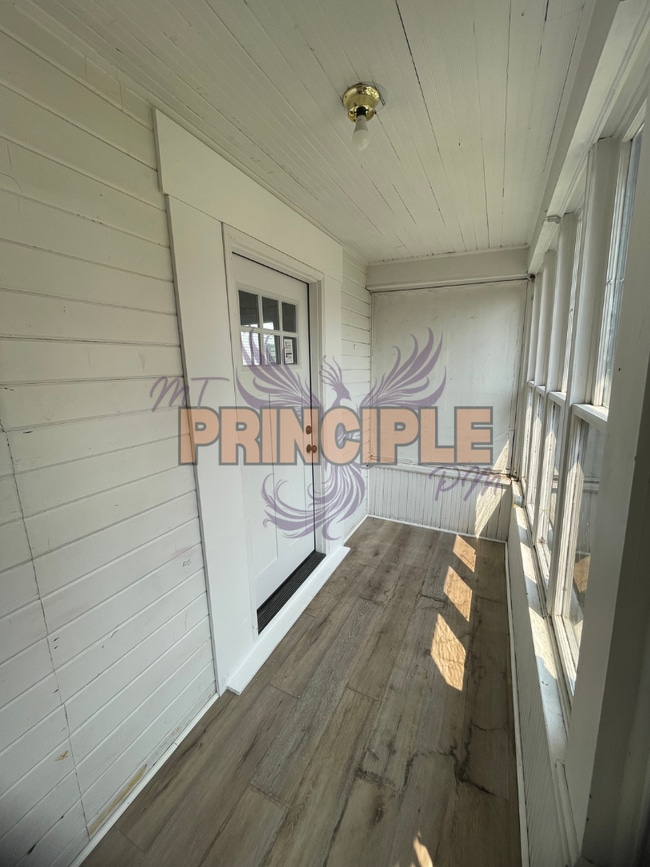 Building Photo - 735 Placer St