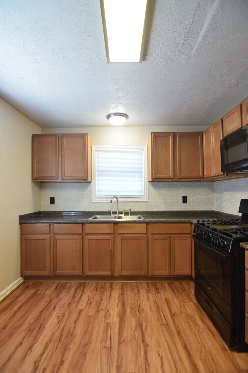 Foto del edificio - 1019 West Ln