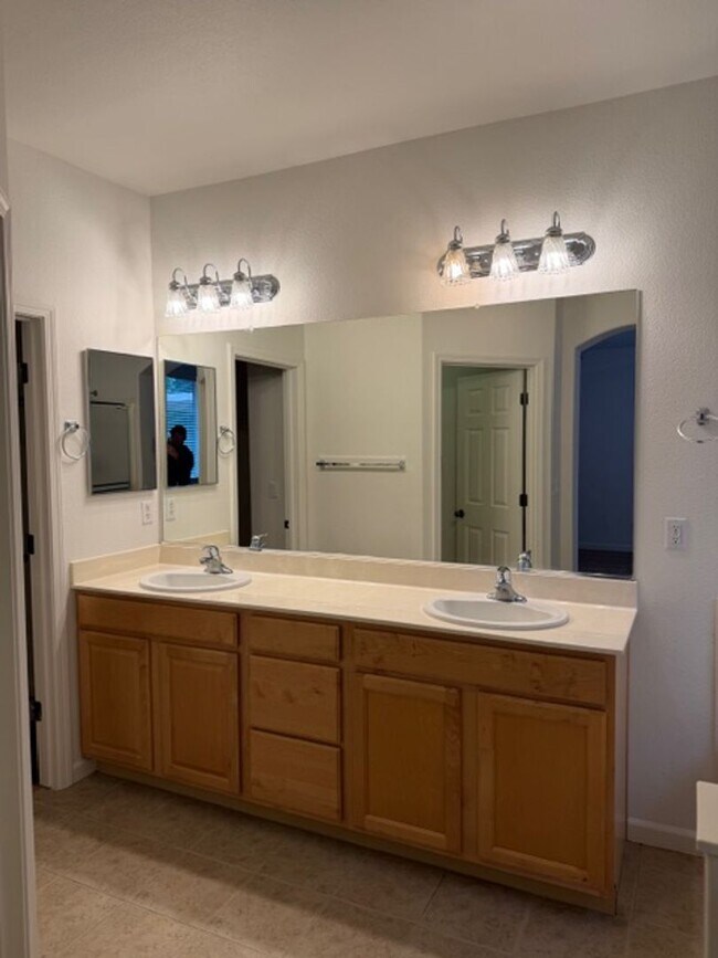 Foto del edificio - 4 Bed/ 3 Bath House