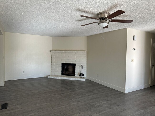 Foto del edificio - Spacious home with RV parking in Spanish Springs
