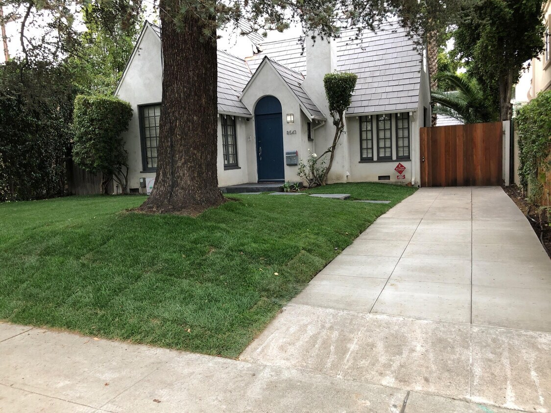 Primary Photo - 8543 Clifton Way
