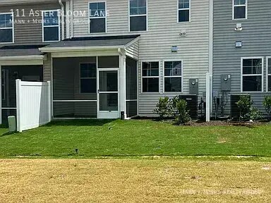 Foto del edificio - 111 Aster Bloom Ln
