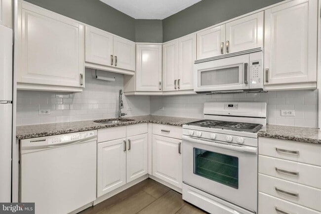 Building Photo - 272 Kalos St