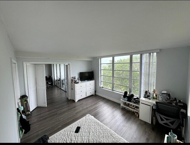Building Photo - 3090 N Course Dr