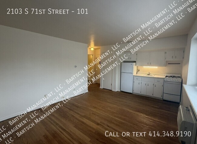 Building Photo - 2103 S 71st St