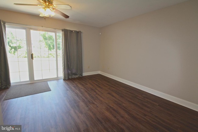 Building Photo - 270 Deer Run Ct
