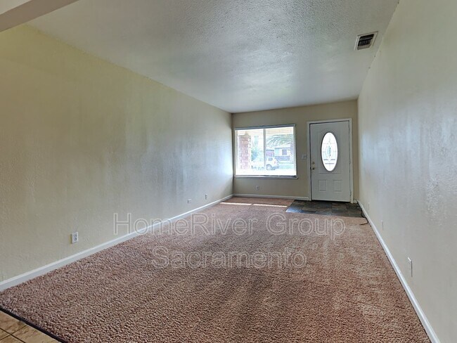 Building Photo - 4399 Palm Ave