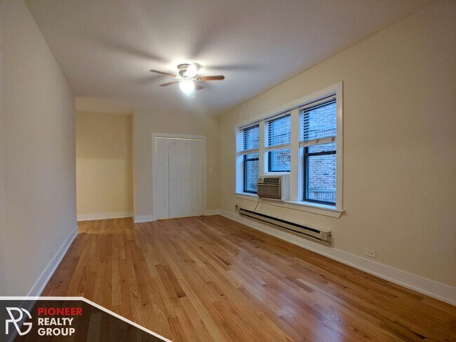 Foto del edificio - 3732 N Pine Grove Ave