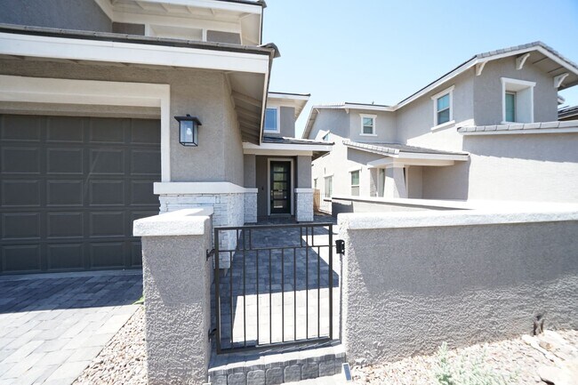 Foto del edificio - SHOWINGS AVAILABLE NOW