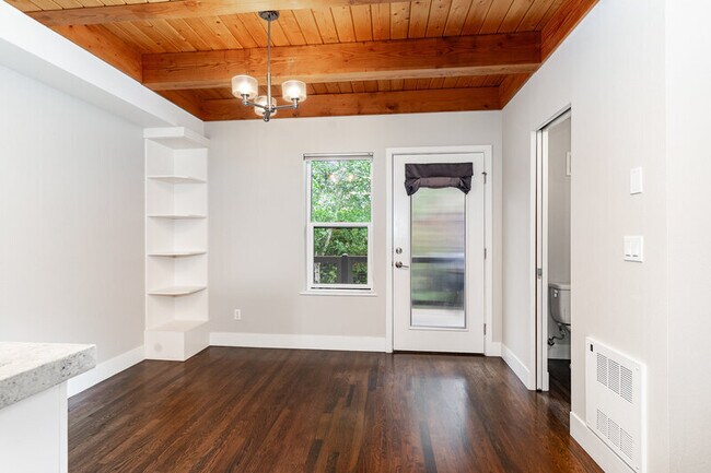 Foto del edificio - 3008 NE 55th St