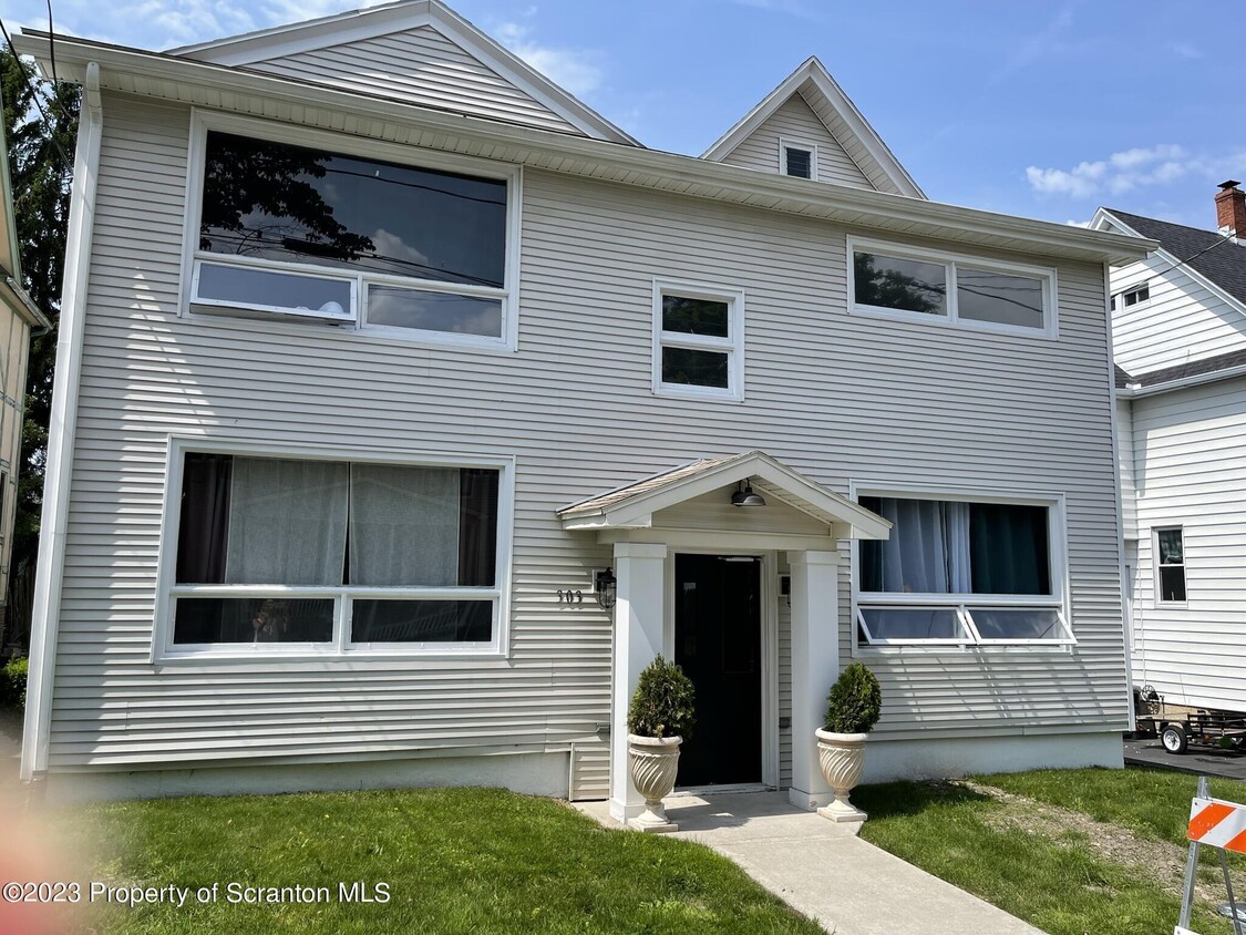 Primary Photo - 305 E Drinker St