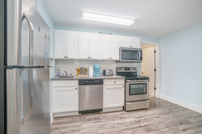 Foto del edificio - 2583 Lakeshore Rd