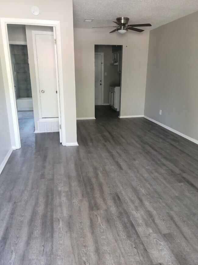 Building Photo - 1414 Todds Creek Cove