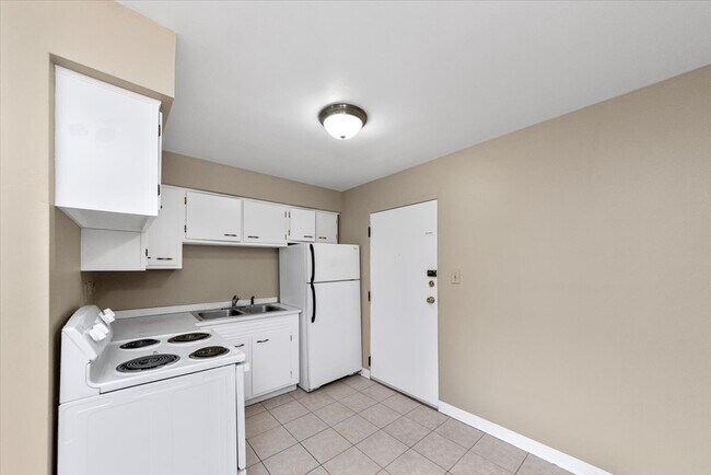Building Photo - 1213 N 34th Ave