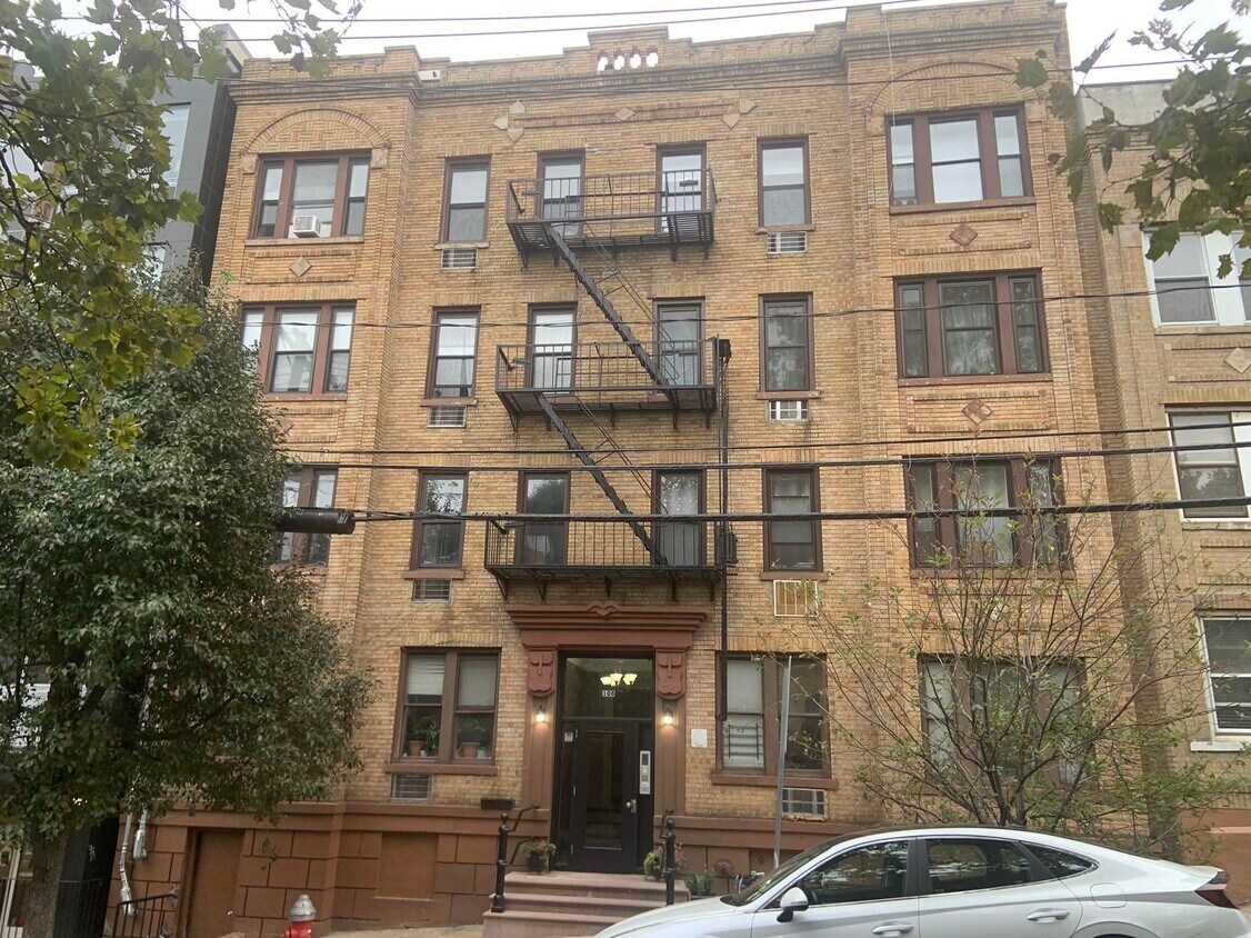 108 Waldo Ave Unit 4B, Jersey City, NJ 07306 Condo for Rent in Jersey