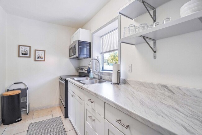 Foto del edificio - 662 Callahan St