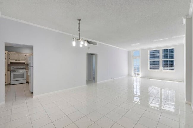 Foto del edificio - 2851 S Ocean Blvd