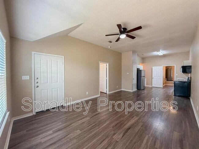 Foto del edificio - 613B Moody Ln