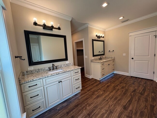 Building Photo - Available Now: Expansive 4BR Home with Rare 3-Bay Carport