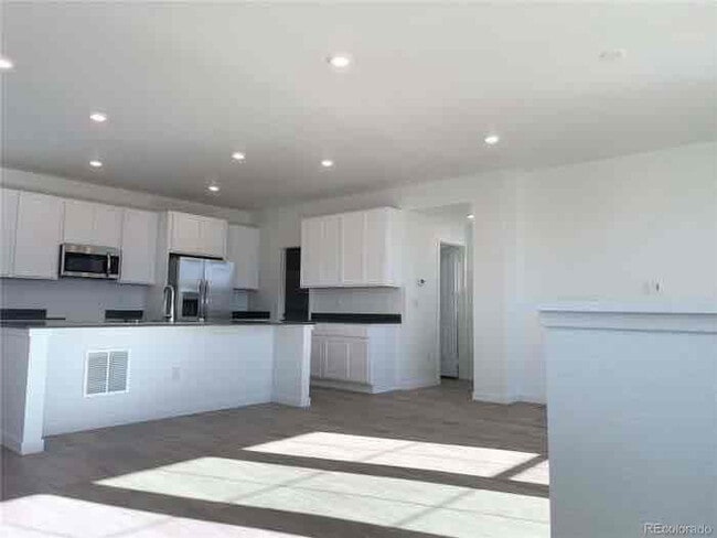 Photo - 1919 S Fultondale Wy House