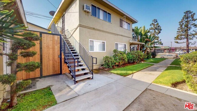 Building Photo - 10930 Crenshaw Blvd