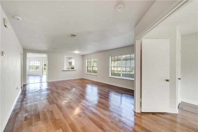 Foto del edificio - 2618 Byfield Dr