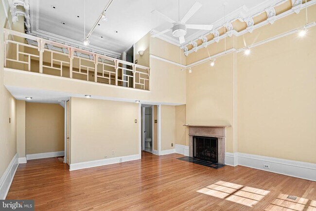 Building Photo - 1008 Spruce St