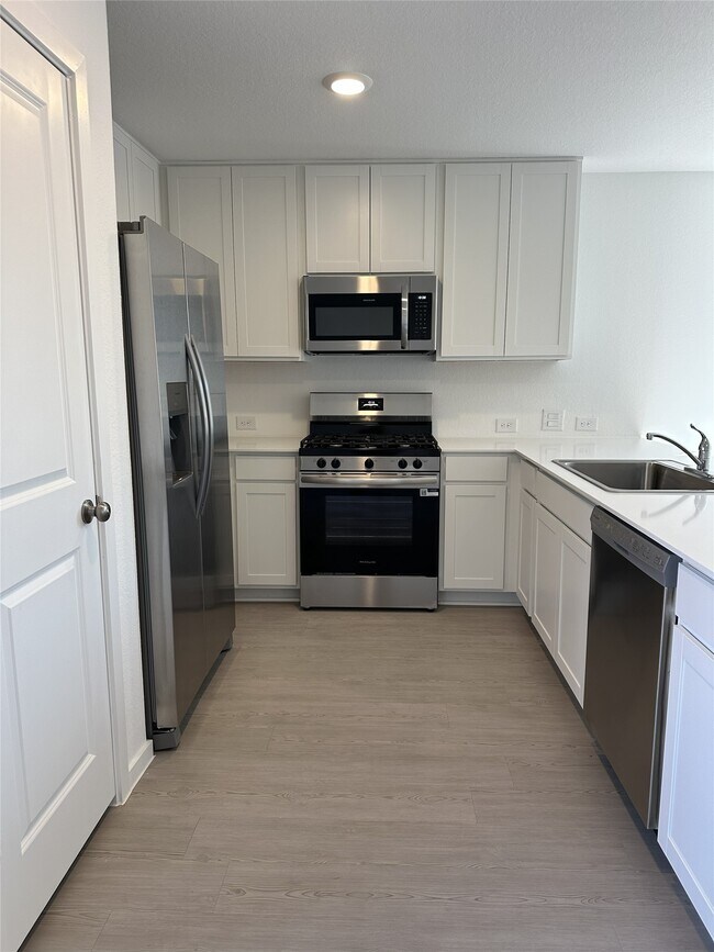 Foto del edificio - 1642 Gardenia Grv Ln