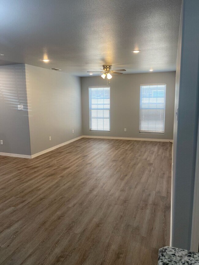 Foto del edificio - 1303 N Clinton Ave