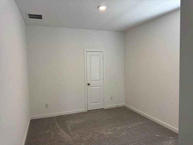 Guest Room 1 - 10342 Bridgton Ml
