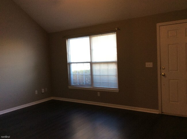 Building Photo - 232 SW Chartwell Cir