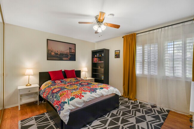Foto del edificio - 5853 Bowcroft St