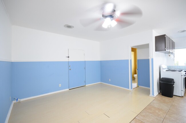 Building Photo - 1436 Hele St