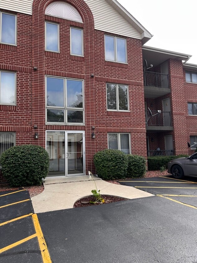 11103 W Cove Cir Unit 12A, Palos Hills, IL 60465 Condo for Rent in