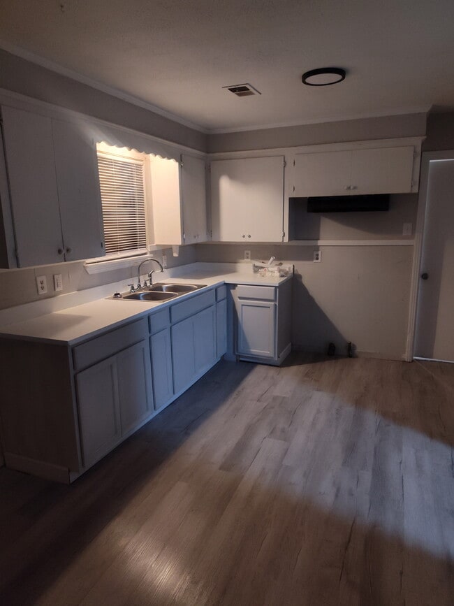 Photo - 1126 Barbara Ann Dr House