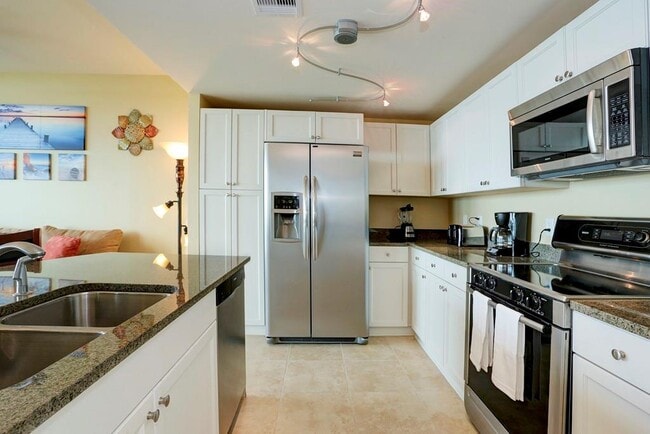 Building Photo - 801 E Beach Dr
