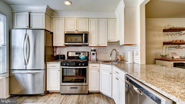Building Photo - 72 Quince Ct