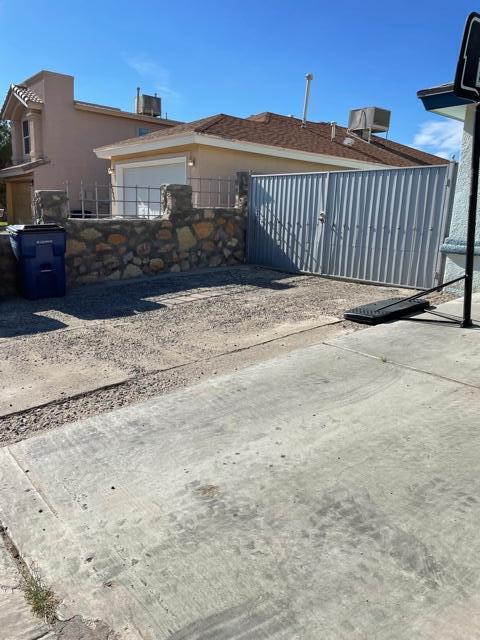 Building Photo - 12261 Tierra Alamo Dr