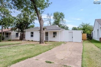Building Photo - 3213 Avenue S