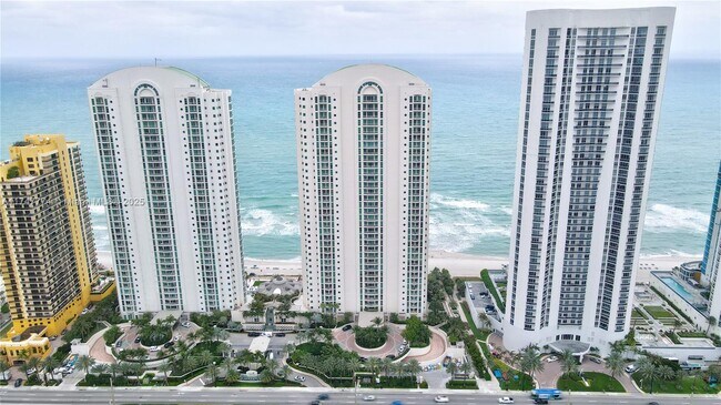 Foto del edificio - 16047 Collins Ave