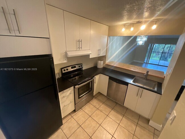 Foto del edificio - 3470 Foxcroft Rd