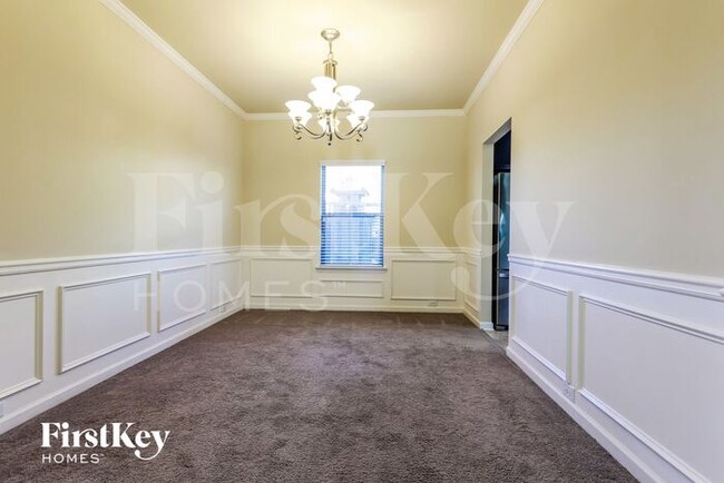 Building Photo - 6013 Cloverfield Way