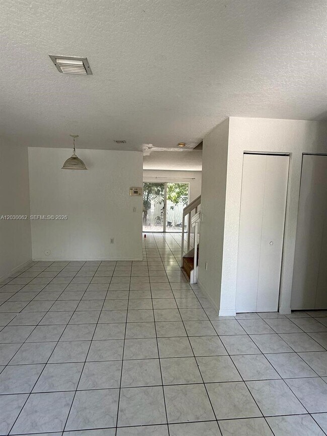 Foto del edificio - 136 Hidden Ct Rd