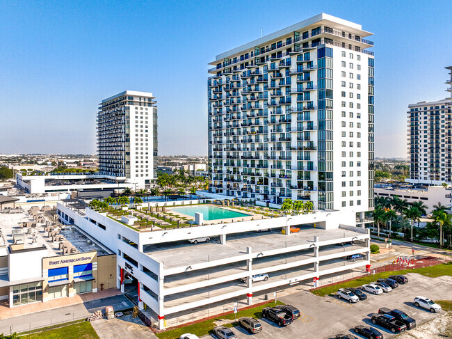 8500 NW 52nd St Doral, FL 33166 - 5250 Paseo