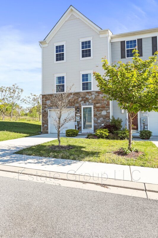 26 Appalachian Ct, Falling Waters, WV 25419 Townhome Rentals in
