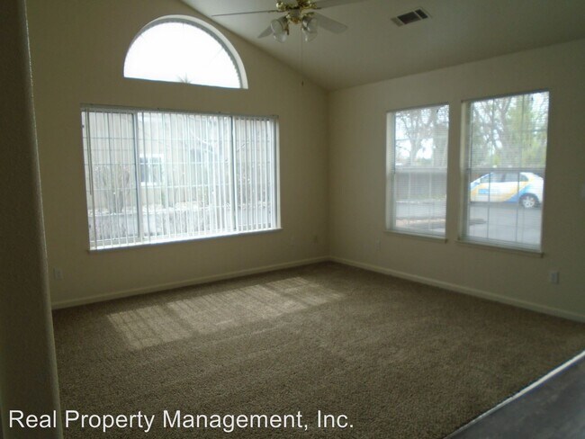 Building Photo - 802 Cally Ct
